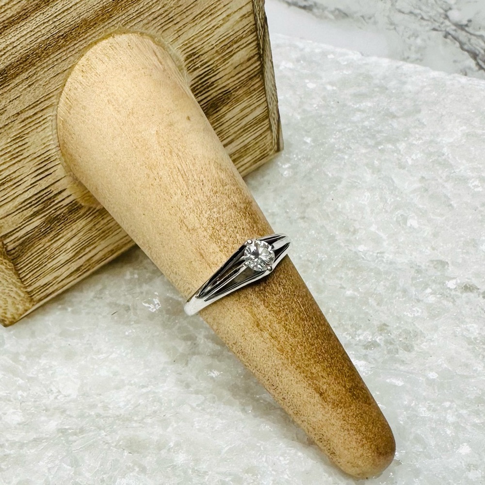 EUC Christian Dior PT900 Platinum .50 ct Diamond Ring - Picture 9 of 17